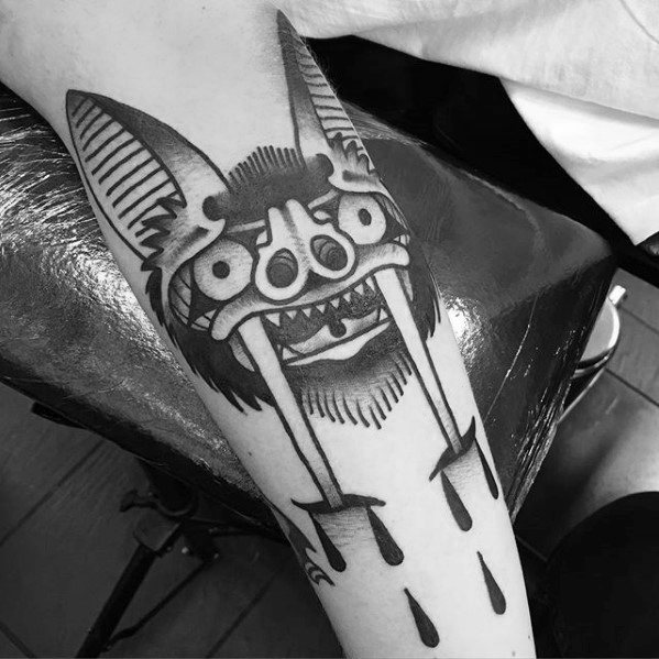 tatuaje tradicional murcielago para hombre 40