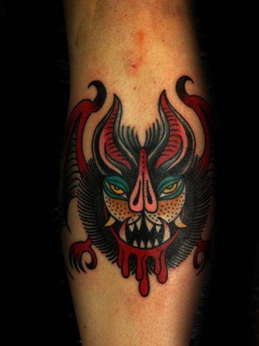 tatuaje tradicional murcielago para hombre 43
