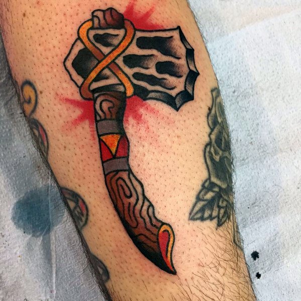 tatuaje hacha pequena 13
