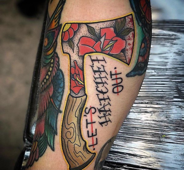 tatuaje hacha pequena 31