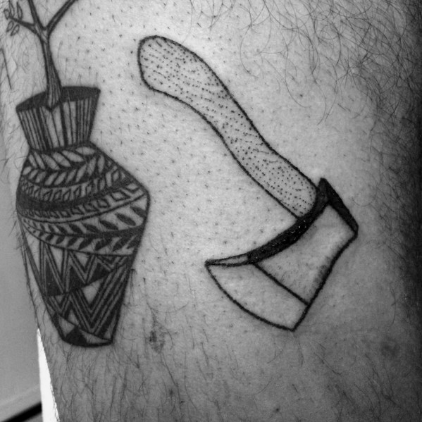 tatuaje hacha pequena 45