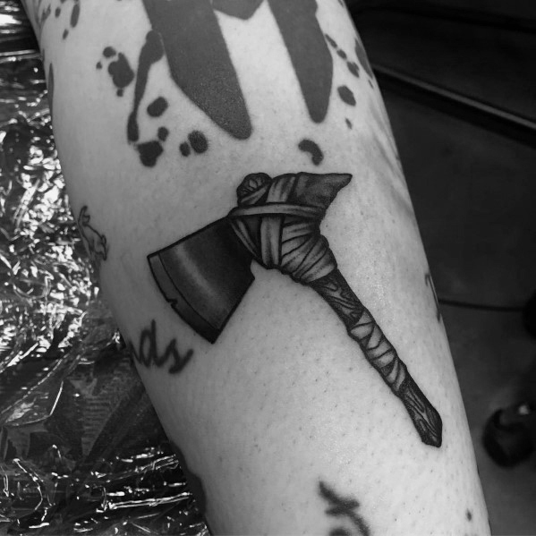 tatuaje hacha pequena 61