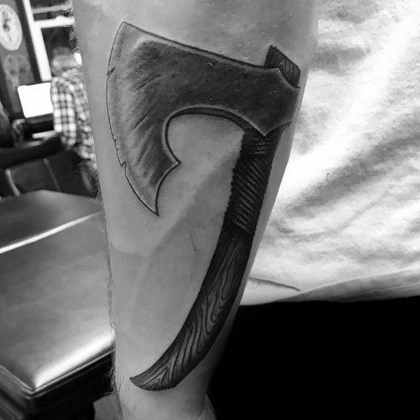 tatuaje hacha pequena 63