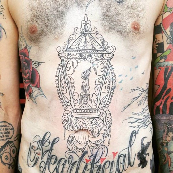 tatuaje abdomen barriga 1975