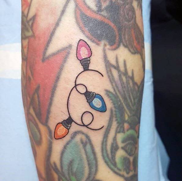 tatuaje luces navidad 35